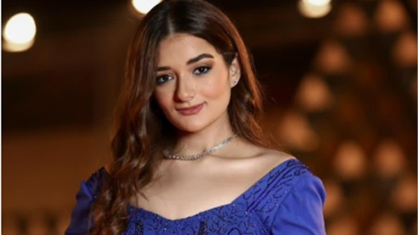 شاهد: ملك زاهر بمكياج يخطف الأنظار