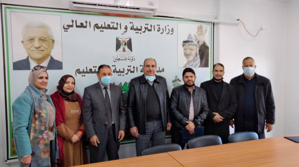 تربية الخليل تكرم الفائزين في جائزة صندوق الإنجاز والتميز