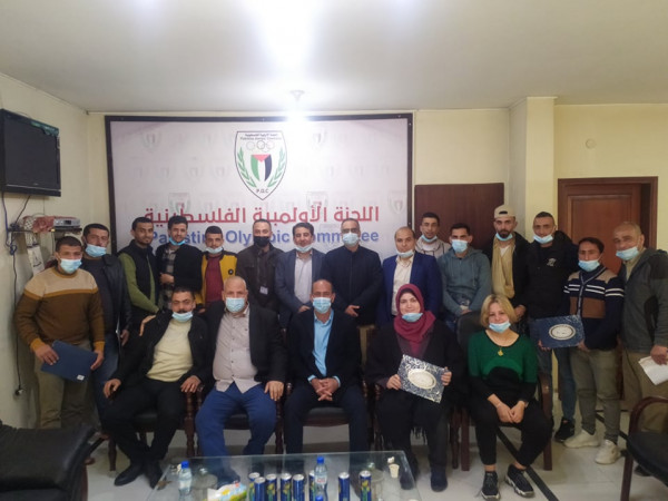 المكتب التنفيذي للأولمبية يلتقي اتحاد الفروسية ويكرم خريجي دورة "التقاط الأوتاد" الأولى