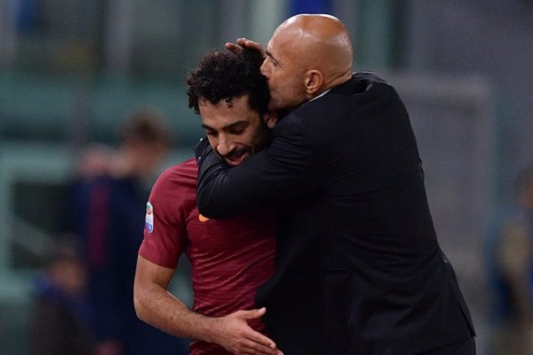 سباليتي يرد على مديح صلاح.. لقد حولت مقاس المدافعين من L إلى ٍٍS