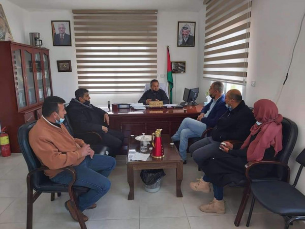 تنمية الخليل تسلم أجهزة توليد أوكسجين لمستشفى الظاهرية ولمركز الرعاية لمرضى كورونا