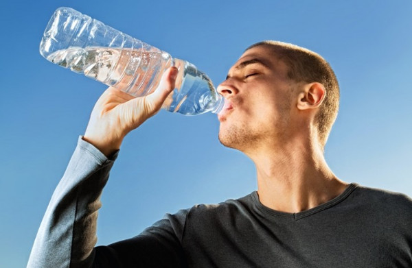 ما مخاطر شرب الماء بكثرة ؟