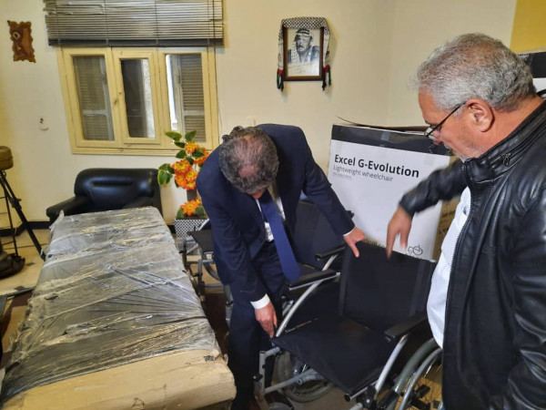 مكرمة من الرئيس عباس لمستوصف طبي في مخيم اليرموك