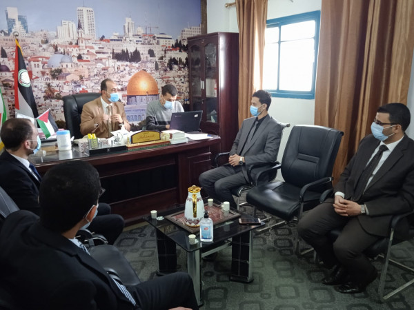 رئيس نيابة الوسطي يناقش مع أعضاء النيابة تقييم الأداء والنهوض بجودة الخدمات العدلية للمواطنين