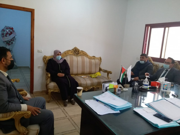 مدير نيابة تنفيذ الأحكام يناقش مع رئيس نيابة خانيونس آليات متابعة أرشفة الملفات الجزائية