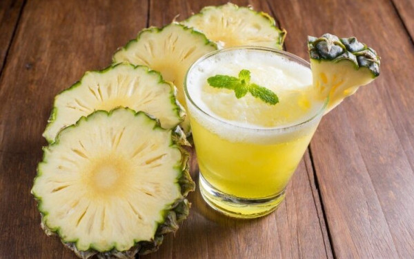 طريقة تحضير عصير الليموناضة بالأناناس اللذيذ