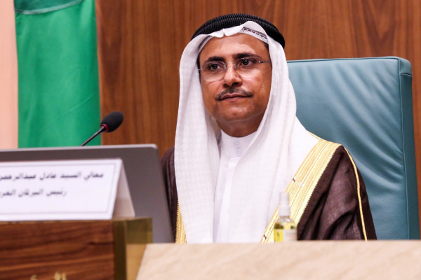 البرلمان العربي: ندعو الأشقاء بلبنان للتكاتف لإنقاذ البلاد من الازمة الحالية