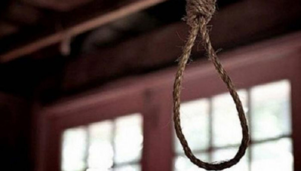 بمساعدة والدته.. شاب يشنق زوجته بمساعدة أمه.. وطفلته تفضح الأمر