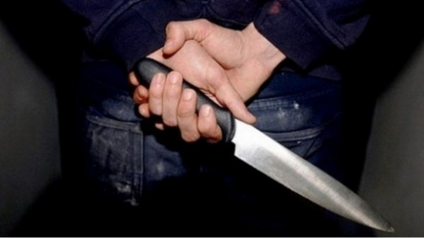 لهذا السبب.. رجل ينهي حياة زوجته بـ17 طعنة.. وهذا ما حدث له