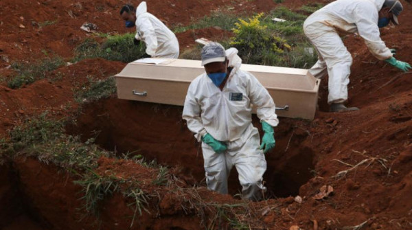 البرازيل تسجل 1305 وفيات جديدة بفيروس (كورونا)