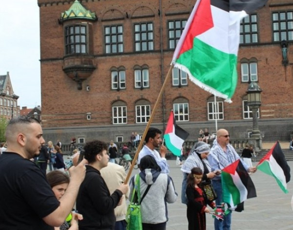 وقفة تضامنية حاشدة مع مدينة القدس المحتلة بالعاصمة الدنماركية