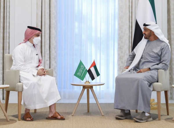 ولي عهد أبو ظبي يبحث مع وزير الخارجية السعودي التعاون المشترك