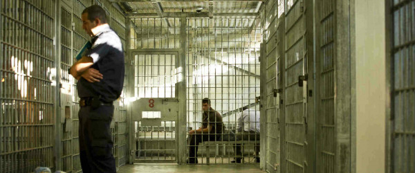 قرار بتمديد توقيف الجريح منصور عمرو ونقله الى "عيادة سجن الرملة"