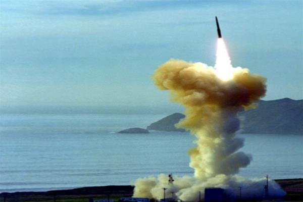 الولايات المتحدة الأمريكية تفشل في إطلاق صاروخ عابر للقارات
