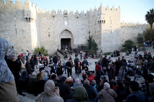 الاحتلال يُقرر منع الفلسطينيين من الدخول عبر باب العامود يوم 28 رمضان