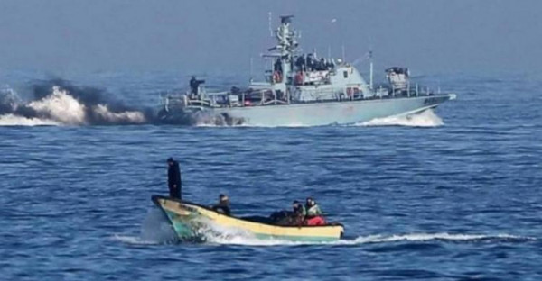 الاحتلال يهاجم الصيادين في بحر غزة
