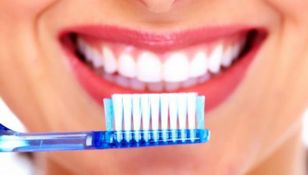 دراسة طبية تؤكد خطر تنظيف الاسنان في هذا الوقت