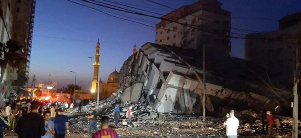شاهد: طائرات الاحتلال تدمر برج هنادي غرب مدينة غزة
