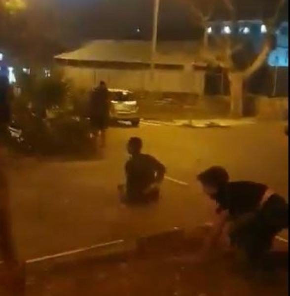شاهد: ضربة حرة لشاب فلسطيني حاصره المستوطنين