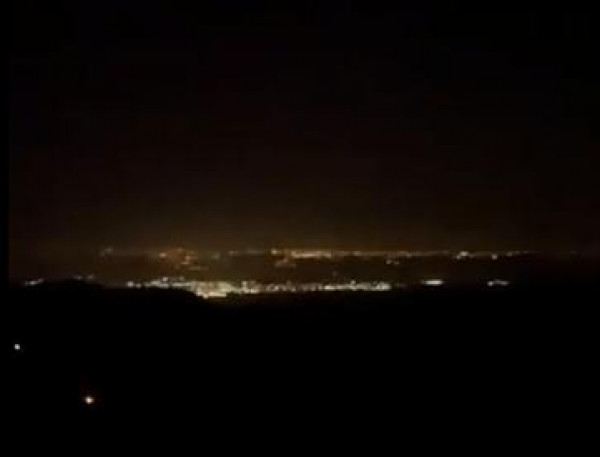 شاهد: مدينة ماحص الأردنية ترصد رشقات صواريخ المقاومة الفلسطينية