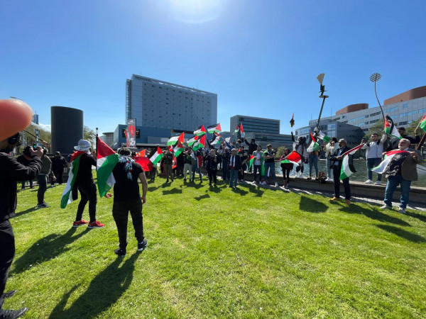 وقفة جماهيرية حاشدة تضامنا مع الشعب الفلسطيني في هولندا