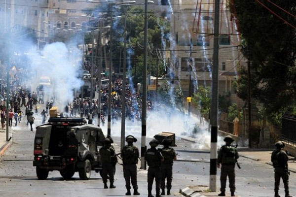 عشرات الاصابات بالرصاص في مواجهات مع الاحتلال بالضفة الغربية