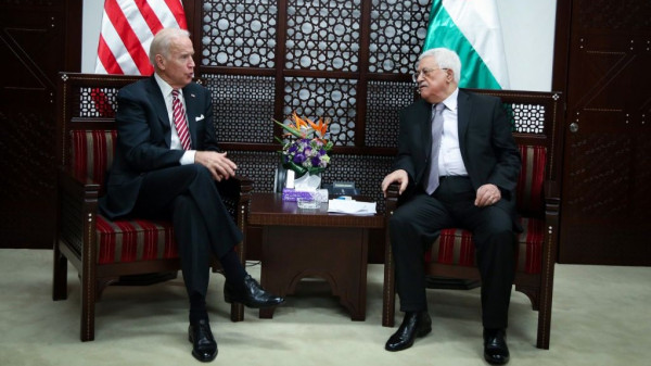تفاصيل اتصال هاتفي بين الرئيس عباس ونظيره الأمريكي جو بايدن