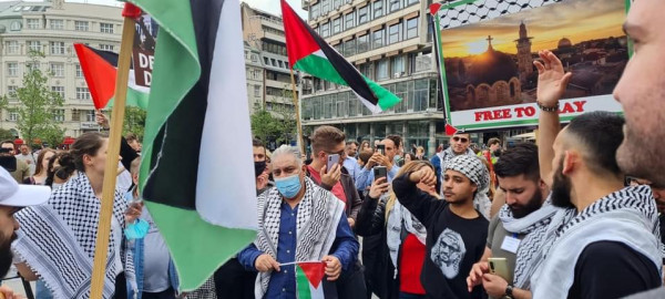 مظاهرة حاشدة للجالية الفلسطينية في صربيا دعمًا لابناء شعبنا