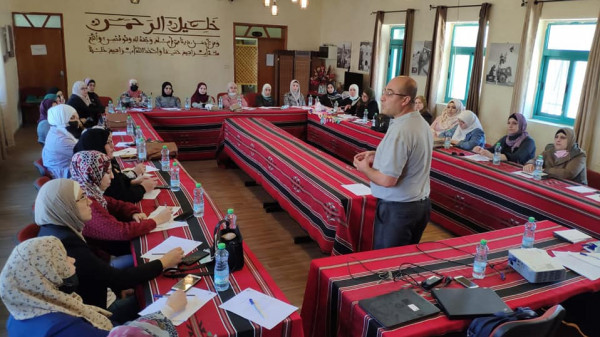 المركز الفلسطيني يعلن انطلاق المنتدى التدريبي الاول لصاحبات الاعمال