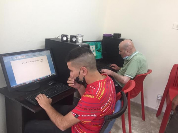 افتتاح تدريب الحواسيب الناطقة وتنمية القدس والحركة العالمية يسلمان قرطاسية لمؤسسة دار الأيتام الصناعية