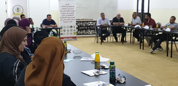 المركز الفلسطيني ينفذ ورشة عمل حول دور الشباب في هيئات الحكم المحلي