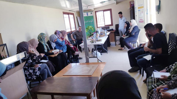 المركز الفلسطيني يعقد لقاءً تحضيريا في شرق يطا