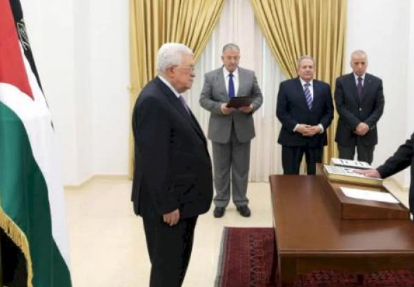 ثلاثة قضاة للمحكمة الدستورية العليا يؤدون اليمين القانونية أمام الرئيس عباس