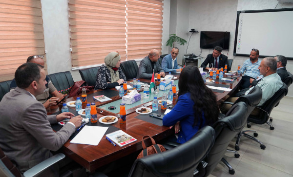 "العربية الأمريكية" وشركاؤها يطلقون مشروعي محطة الأرصاد الجوية والزراعة الذكية