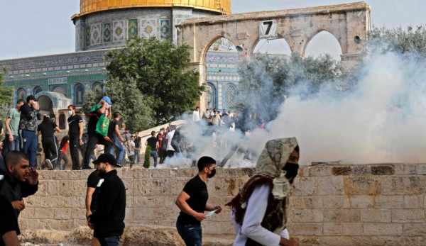 إصابة العشرات خلال مواجهات مع الاحتلال في القدس