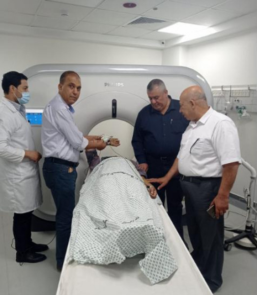 بكدار تسلم الصحة بغزة أحدث جهاز للتصوير الطبقي