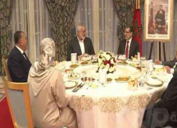 شاهد: ملك المغرب يقيم مأدبة عشاء على شرف وفد حركة حماس
