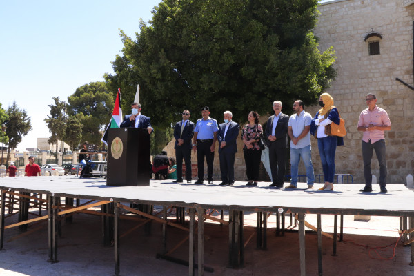 افتتاح سوق المزارعين الوطني في ساحة المهد لتعزيز صمود المزارع الفلسطيني