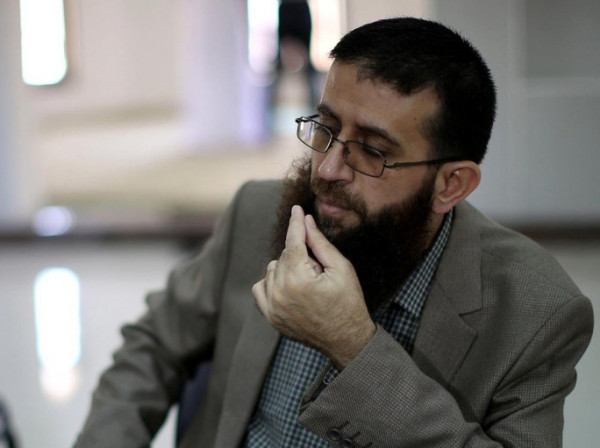 الاحتلال يثبت أمر الاعتقال الإداري بحق الأسير خضر عدنان