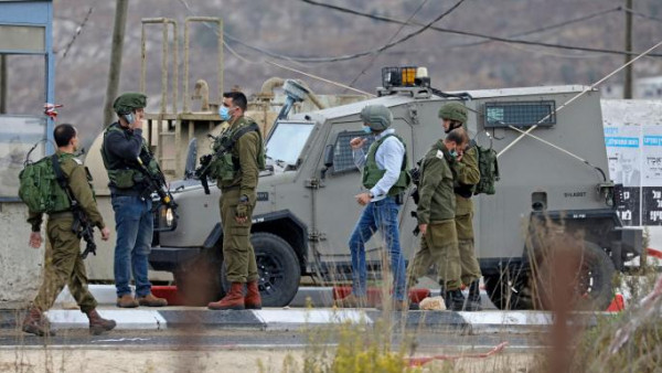 جيش الاحتلال يعتقل 21 مواطنًا من الضفة الغربية