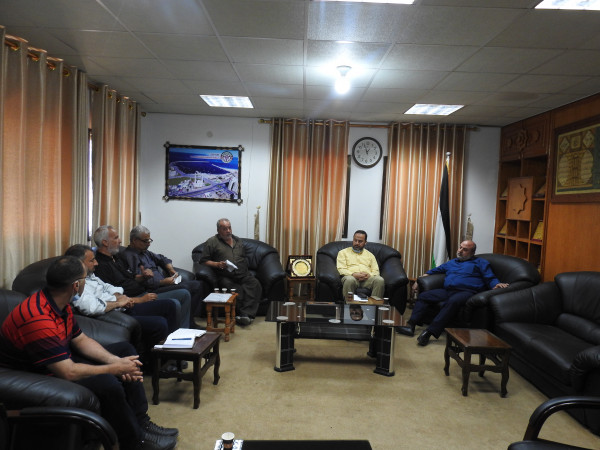 غزة: وكيل وزارة النقل والمواصلات يطلع على سير عمل إدارات الوزارة