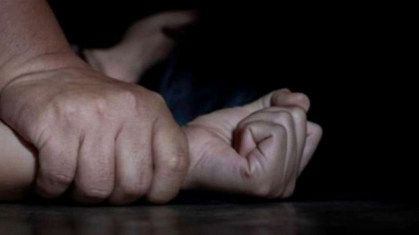 شاب يغتصب طفلة صغيرة بطريقة بشعة.. بالتفاصيل الصادمة