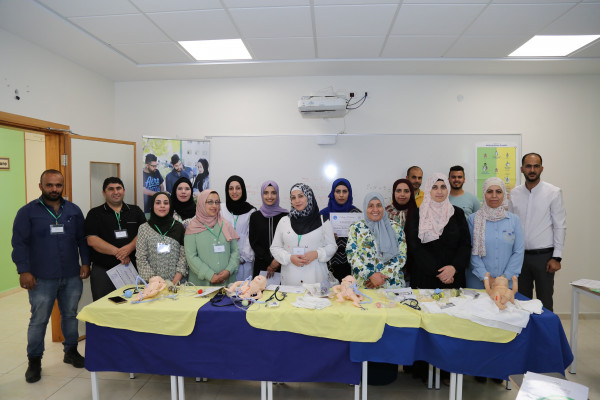 جامعة الخليل تعقد دورة تدريبية بعنوان "الدقيقة الذهبية وإنعاش القلب والرئتين للأطفال حديثي الولادة"
