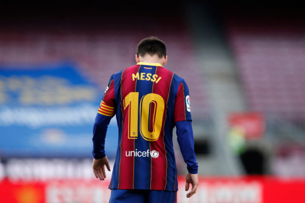 ميسي يطالب برشلونة بضمانات لتجديد عقده