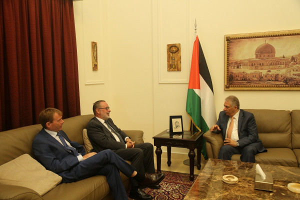 السفير دبور يستقبل السفير النرويجي في لبنان ووفداً من حزب الشعب الفلسطيني
