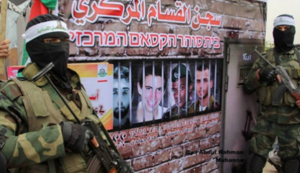 بينت: ملتزم شخصياً بعودة الجنود الإسرائيليين من قطاع غزة