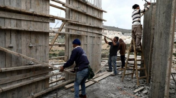 حكومة الاحتلال تناقش زيادة 15 ألف تصريح لعمال فلسطينيين في مجال البناء