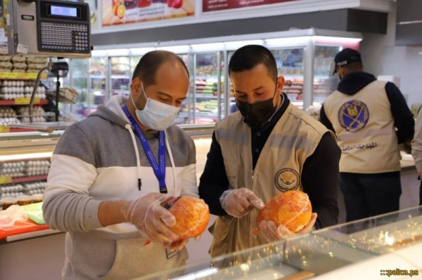 غزة: إغلاق مطعم بسبب وجود حالات تسمم لبعض المواطنين تناولوا الطعام داخله