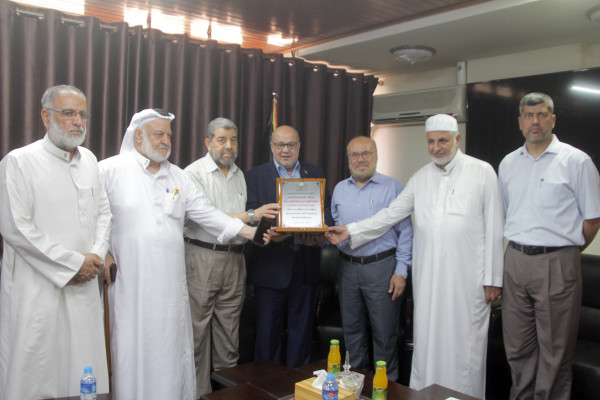 رابطة علماء فلسطين تقوم بزيارة رئيس لجنة متابعة العمل الحكومي