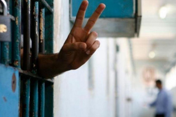 الأسيران براقعة وجابر يدخلان عامهم العشرين في سجون الاحتلال